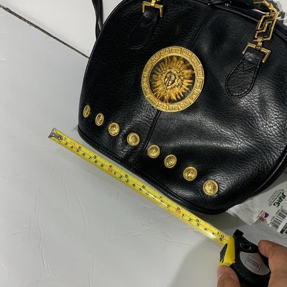 Black vintage leather shoulder bag with gold design - Picture 7 of 9